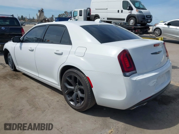 2021 Chrysler 300 with VIN 2C3CCABG5MH533004, listed as a IAAI auction lot 41916640 with 72,720 mi miles. Bid and sale history available at carsss.com. Image 3.