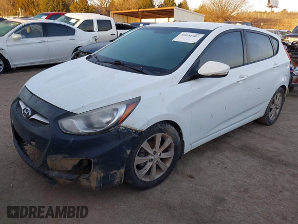 2013 Hyundai Accent SE z VIN KMHCU5AE8DU090226, wystawiony jako IAAI lot #41652307 z przebiegiem 235 459 mil mil oraz . Historia ofert i sprzedaży dostępna na DreamBid. Obrazek 2.