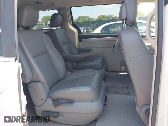 2011 Volkswagen Routan SE with VIN 2V4RW3DG3BR641964, listed as a IAAI auction lot 42758818 with 119,247 mi miles and . Bid and sale history available at DreamBid. Image 8.