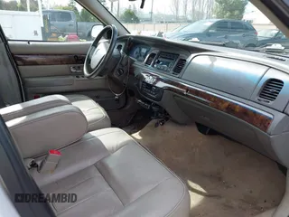 2010 Mercury Grand Marquis LS z VIN 2MEBM7FV4AX618013, wystawiony jako IAAI lot #41652851 z przebiegiem 281 919 mil mil oraz . Historia ofert i sprzedaży dostępna na DreamBid. Obrazek 5.