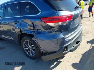 2017 Toyota Highlander XLE with VIN 5TDKZRFH2HS526283, listed as a IAAI auction lot 41669159 with 122,112 mi miles and . Bid and sale history available at DreamBid. Image 6.