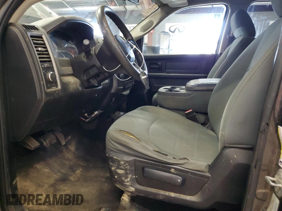 2015 Ram 2500 Tradesman z VIN 3C6UR5CL1FG524912, wystawiony jako Copart lot #54245925 z przebiegiem 312 171 mil mil oraz Czysty tytuł • Clean title. Historia ofert i sprzedaży dostępna na DreamBid. Obrazek 7.