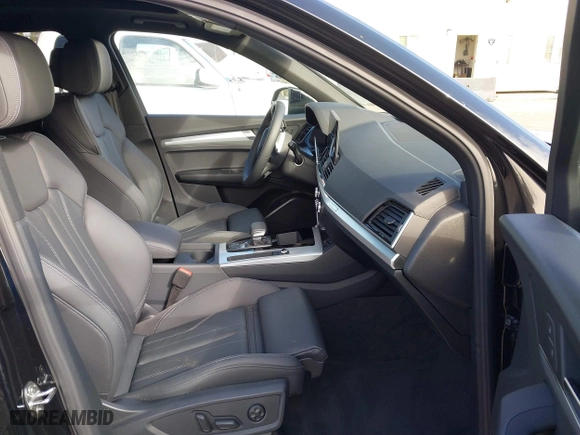 2025 Audi Q5 S line Premium with VIN WA1GAAFY7S2026126, listed as a IAAI auction lot 41535407 with 1,303 mi miles. Bid and sale history available at carsss.com. Image 5.