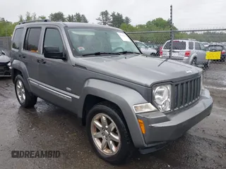2012 Jeep Liberty Sport Latitude z VIN 1C4PJMAK1CW170372, wystawiony jako IAAI lot #42332614 z przebiegiem 109 860 mil mil oraz . Historia ofert i sprzedaży dostępna na DreamBid. Obrazek 1.