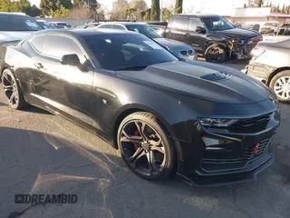 2019 Chevrolet Camaro 2SS with VIN 1G1FG1R71K0143059, listed as a IAAI auction lot 41418015 with 42,581 mi miles and . Bid and sale history available at carsss.com. Image 1.
