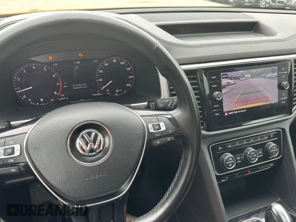 2018 Volkswagen Atlas SEL Premium with VIN 1V2NR2CA3JC564705, listed as a Copart auction lot 58064385 with 114,723 mi miles and Clean title. Bid and sale history available at DreamBid. Image 8.