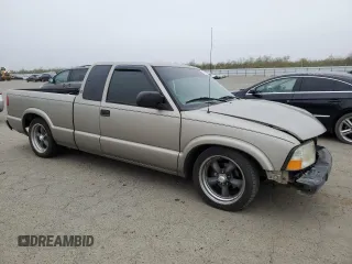 2001 GMC Sonoma SLS w/1SG Pkg with VIN 1GTCS19W318154175, listed as a Copart auction lot 79110724 with 135,746 mi miles and Salvage Title. Bid and sale history available at carsss.com. Image 4.