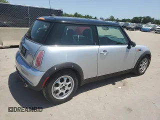 2005 MINI Hardtop z VIN WMWRC33555TJ70669, wystawiony jako Copart lot #57125935 z przebiegiem 100 228 mil mil oraz Czysty tytuł • Clean title. Historia ofert i sprzedaży dostępna na DreamBid. Obrazek 3.