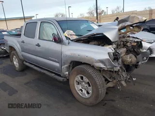2015 Toyota Tacoma PreRunner z VIN 3TMJU4GN1FM184419, wystawiony jako IAAI lot #41102082 z przebiegiem 52 726 mil mil oraz . Historia ofert i sprzedaży dostępna na DreamBid. Obrazek 1.