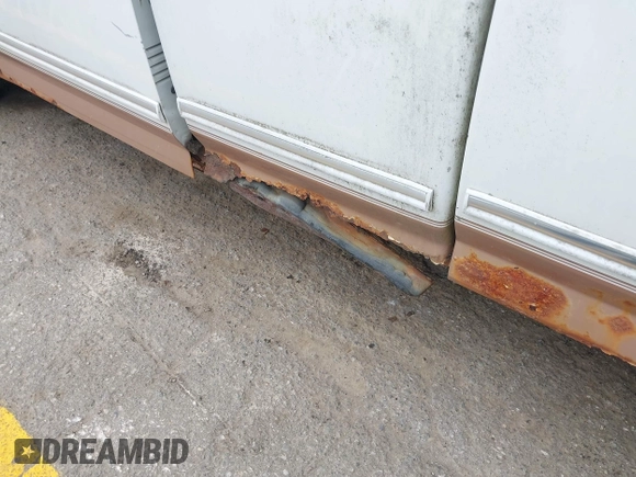 1995 Ford F-150 z VIN 1FTEX14H6SKC19656, wystawiony jako IAAI lot #42289301 z przebiegiem Nie podano mil oraz . Historia ofert i sprzedaży dostępna na DreamBid. Obrazek 16.