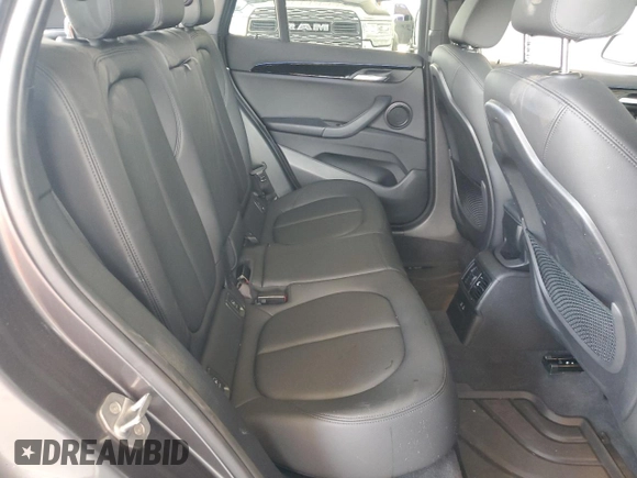 2022 BMW X1 xDrive28i z VIN WBXJG9C05N5U77973, wystawiony jako Copart lot #56828995 z przebiegiem 14 448 mil mil oraz Szkoda całkowita • Salvage title. Historia ofert i sprzedaży dostępna na DreamBid. Obrazek 11.