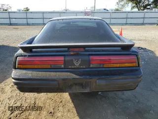 1989 Pontiac Firebird z VIN 1G2FS2186KL212458, wystawiony jako Copart lot #56995025 z przebiegiem 89 851 mil mil oraz Szkoda całkowita • Salvage title. Historia ofert i sprzedaży dostępna na DreamBid. Obrazek 6.