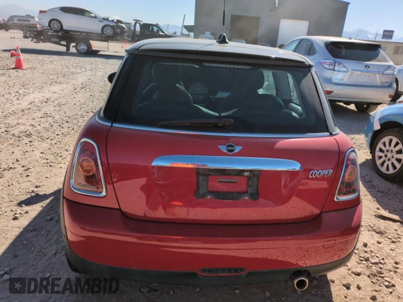 2008 MINI Hardtop with VIN WMWMF33538TT64347, listed as a Copart auction lot 52852075 with 89,884 mi miles and Clean Title. Bid and sale history available at DreamBid. Image 6.