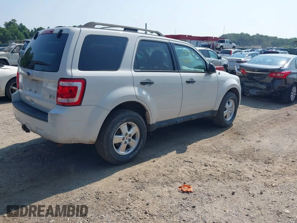 2011 Ford Escape XLT z VIN 1FMCU9DG3BKB69543, wystawiony jako IAAI lot #42763900 z przebiegiem 82 676 mil mil oraz . Historia ofert i sprzedaży dostępna na DreamBid. Obrazek 4.