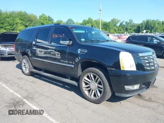 2008 Cadillac Escalade ESV z VIN 1GYFK66858R109561, wystawiony jako IAAI lot #42405369 z przebiegiem 227 279 mil mil oraz . Historia ofert i sprzedaży dostępna na DreamBid. Obrazek 1.