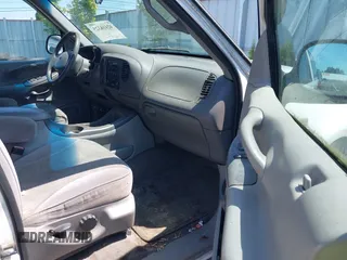 1997 Ford Expedition XLT z VIN 1FMFU18L3VLA65297, wystawiony jako IAAI lot #42418325 z przebiegiem 266 297 mil mil oraz . Historia ofert i sprzedaży dostępna na DreamBid. Obrazek 5.