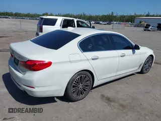 2018 BMW 5 Series 530i z VIN WBAJA5C53JG898590, wystawiony jako IAAI lot #42143629 z przebiegiem 135 111 mil mil oraz . Historia ofert i sprzedaży dostępna na DreamBid. Obrazek 12.