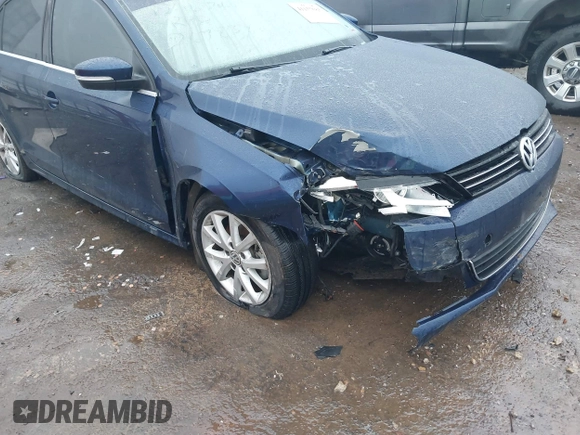 2013 Volkswagen Jetta SE z VIN 3VWDX7AJ3DM267839, wystawiony jako IAAI lot #41157583 z przebiegiem 61 643 mil mil oraz . Historia ofert i sprzedaży dostępna na DreamBid. Obrazek 6.