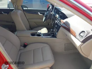2014 Mercedes-Benz C 250 Sport z VIN WDDGF4HBXEG196978, wystawiony jako IAAI lot #42116809 z przebiegiem 38 933 mil mil oraz . Historia ofert i sprzedaży dostępna na DreamBid. Obrazek 5.
