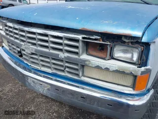 1989 Chevrolet C/K 1500 with VIN 2GCEK19KXK1103427, listed as a IAAI auction lot 41987665 with 203,393 mi miles. Bid and sale history available at carsss.com. Image 6.
