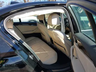2019 BMW 5 Series 530i z VIN WBAJA5C56KWW03537, wystawiony jako IAAI lot #41430626 z przebiegiem 98 240 mil mil oraz . Historia ofert i sprzedaży dostępna na DreamBid. Obrazek 8.