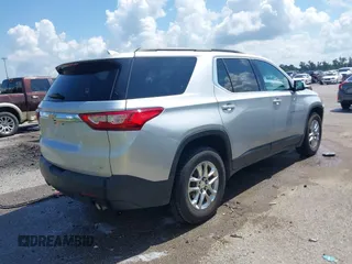 2019 Chevrolet Traverse LT Cloth z VIN 1GNERGKW3KJ293483, wystawiony jako IAAI lot #42524003 z przebiegiem 82 611 mil mil oraz . Historia ofert i sprzedaży dostępna na DreamBid. Obrazek 4.