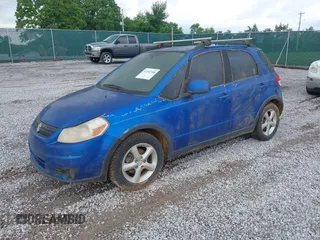 2007 Suzuki SX4 z VIN JS2YB413775101116, wystawiony jako IAAI lot #42352788 z przebiegiem Nie podano mil oraz . Historia ofert i sprzedaży dostępna na DreamBid. Obrazek 2.