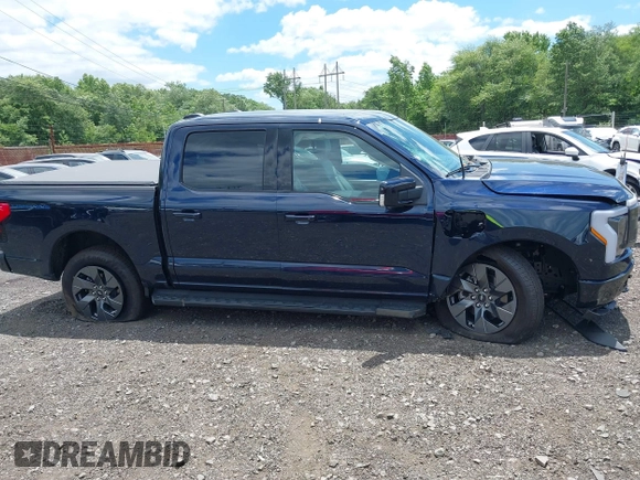 2023 Ford F-150 Lightning Pro с VIN 1FT6W1EVXPWG42428, выставлен на аукционе IAAI как лот 39711091 с пробегом 6 308 миль миль и . История ставок и продаж доступна на DreamBid. Изображение 13.