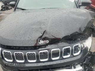 2023 Jeep Compass (RED) Edition z VIN 3C4NJDCNXPT501816, wystawiony jako Copart lot #55733075 z przebiegiem 25 039 mil mil oraz Szkoda całkowita • Salvage title. Historia ofert i sprzedaży dostępna na DreamBid. Obrazek 12.