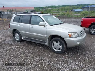 2006 Toyota Highlander w/3rd Row z VIN JTEEP21A760175046, wystawiony jako IAAI lot #42263085 z przebiegiem 196 715 mil mil oraz . Historia ofert i sprzedaży dostępna na DreamBid. Obrazek 1.