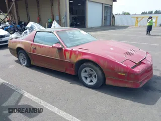1988 Pontiac Firebird Trans Am z VIN 1G2FW21E0JL216496, wystawiony jako IAAI lot #42131654 z przebiegiem 231 941 mil mil oraz . Historia ofert i sprzedaży dostępna na DreamBid. Obrazek 1.