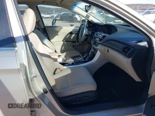 2013 Honda Accord Sdn EX-L with VIN 1HGCR2F88DA143534, listed as a IAAI auction lot 40962871 with 226,188 mi miles. Bid and sale history available at carsss.com. Image 5.