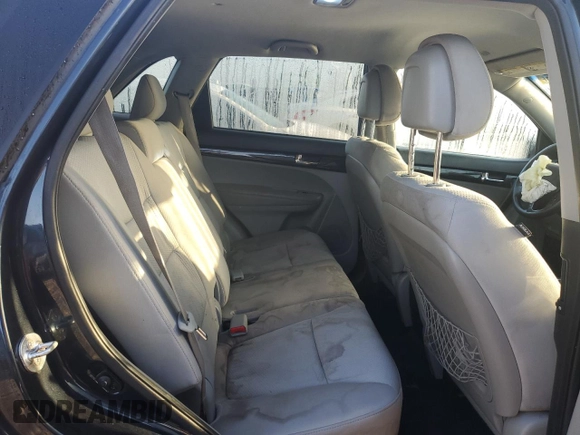 2012 Kia Sorento LX z VIN 5XYKT3A63CG240906, wystawiony jako Copart lot #52706915 z przebiegiem 182 518 mil mil oraz Szkoda całkowita • Salvage title. Historia ofert i sprzedaży dostępna na DreamBid. Obrazek 11.