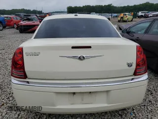 2009 Chrysler 300 C Hemi z VIN 2C3KA63TX9H619703, wystawiony jako Copart lot #60902075 z przebiegiem 140 003 mil mil oraz Szkoda całkowita • Salvage title. Historia ofert i sprzedaży dostępna na DreamBid. Obrazek 6.