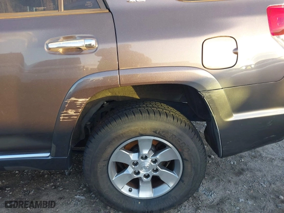 2011 Toyota 4Runner Trail with VIN JTEBU5JR5B5069176, listed as a IAAI auction lot 40907512 with 82,700 mi miles. Bid and sale history available at carsss.com. Image 6.
