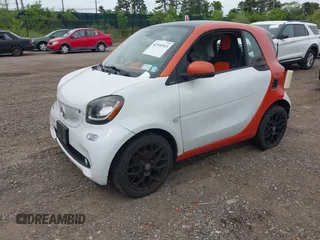 2016 Smart fortwo Passion z VIN WMEFJ5DA0GK068810, wystawiony jako IAAI lot #42344913 z przebiegiem 68 724 mil mil oraz . Historia ofert i sprzedaży dostępna na DreamBid. Obrazek 2.