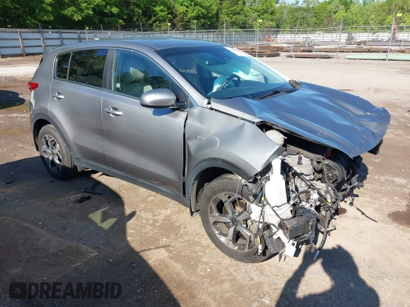 2020 Kia Sportage LX z VIN KNDPMCAC8L7628865, wystawiony jako IAAI lot #42190291 z przebiegiem 72 646 mil mil oraz . Historia ofert i sprzedaży dostępna na DreamBid. Obrazek 1.