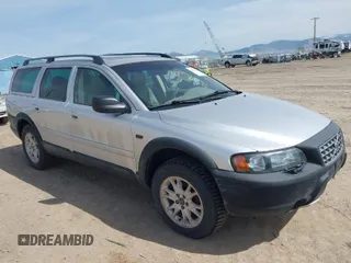 2004 Volvo V70 XC70 with VIN YV1SZ59H241161321, listed as a IAAI auction lot 42009891 with 293,821 mi miles. Bid and sale history available at carsss.com. Image 1.