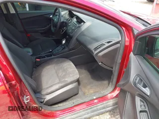 2017 Ford Focus SE z VIN 1FADP3F23HL313857, wystawiony jako IAAI lot #42181530 z przebiegiem 93 478 mil mil oraz . Historia ofert i sprzedaży dostępna na DreamBid. Obrazek 5.
