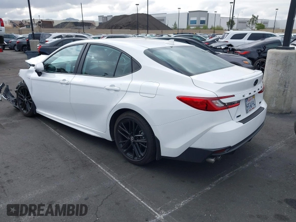 2025 Toyota Camry LE z VIN 4T1DAACK3SU533985, wystawiony jako IAAI lot #42118873 z przebiegiem Nie podano mil oraz . Historia ofert i sprzedaży dostępna na DreamBid. Obrazek 3.