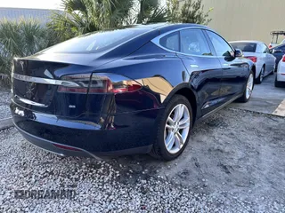 2013 Tesla Model S with VIN 5YJSA1DN8DFP17027, listed as a IAAI auction lot 42168317 with 148,394 mi miles. Bid and sale history available at carsss.com. Image 4.