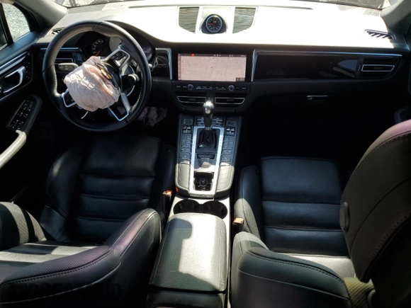 2021 Porsche Macan S with VIN WP1AB2A54MLB32797, listed as a Copart auction lot 57525655 with 30,031 mi miles and Salvage title. Bid and sale history available at DreamBid. Image 8.