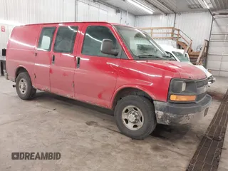 2008 Chevrolet City Express Cargo z VIN 1GCHG35K881183860, wystawiony jako IAAI lot #41411432 z przebiegiem 276 348 mil mil oraz . Historia ofert i sprzedaży dostępna na DreamBid. Obrazek 1.
