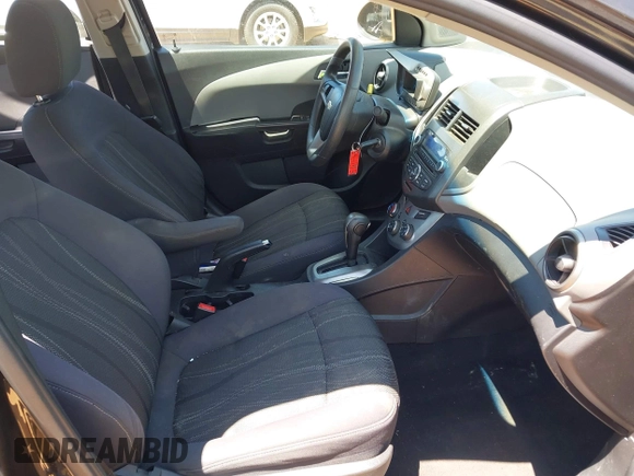 2014 Chevrolet Sonic LT с VIN 1G1JC5SH3E4139348, выставлен на аукционе IAAI как лот 42336984 с пробегом Не указан миль и . История ставок и продаж доступна на DreamBid. Изображение 5.