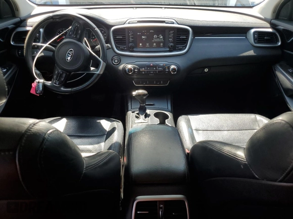 2017 Kia Sorento LX with VIN 5XYPGDA3XHG263872, listed as a Copart auction lot 60910725 with 93,778 mi miles and Clean title. Bid and sale history available at DreamBid. Image 8.
