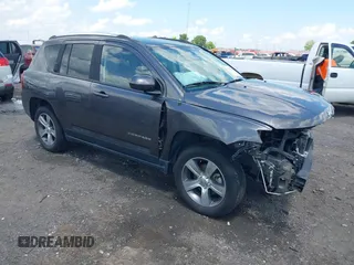 2016 Jeep Compass High Altitude z VIN 1C4NJDEB0GD755849, wystawiony jako IAAI lot #42242658 z przebiegiem 82 700 mil mil oraz . Historia ofert i sprzedaży dostępna na DreamBid. Obrazek 1.