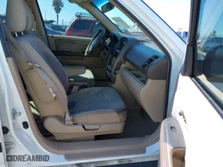2005 Honda CR-V LX with VIN JHLRD68585C002800, listed as a IAAI auction lot 41939797 with 194,319 mi miles. Bid and sale history available at carsss.com. Image 5.