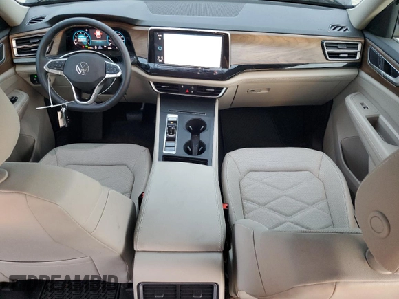 2025 Volkswagen Atlas SE with VIN 1V2DR2CA8SC523693, listed as a Copart auction lot 51173005 with 3,988 mi miles and Salvage title. Bid and sale history available at DreamBid. Image 8.