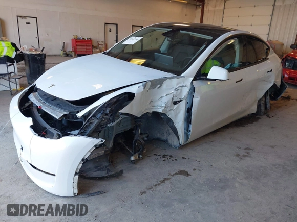 2024 Tesla Model Y Long Range z VIN 7SAYGDEE7RA294649, wystawiony jako IAAI lot #42022150 z przebiegiem 9 110 mil mil oraz . Historia ofert i sprzedaży dostępna na DreamBid. Obrazek 2.