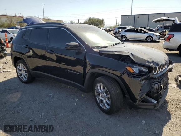 2023 Jeep Compass Latitude Lux z VIN 3C4NJDFNXPT522385, wystawiony jako Copart lot #57990555 z przebiegiem 28 159 mil mil oraz Szkoda całkowita • Salvage title. Historia ofert i sprzedaży dostępna na DreamBid. Obrazek 4.